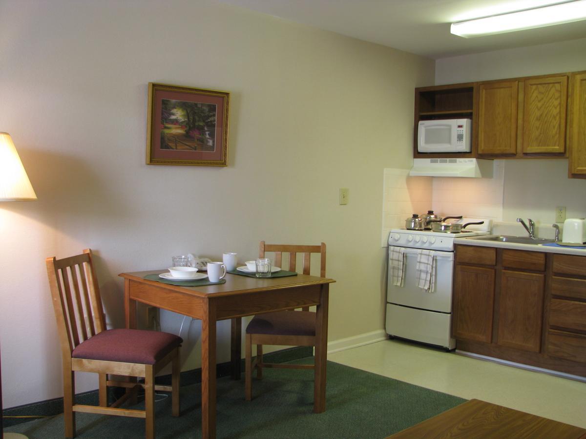 Affordable Suites Charlottesville Exterior foto